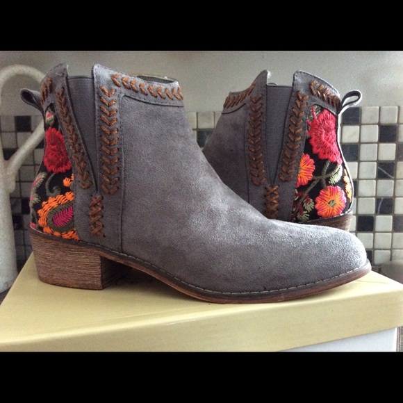 Tiara Los Angeles Shoes - Tiara suede boots